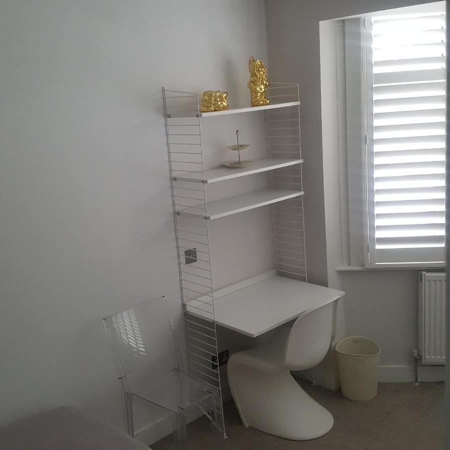 Family Home With Easy Commute To London! Croydon Buitenkant foto